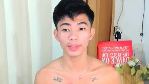 Snapshot of boynextdoor4ux chatting on December 2025 06:11:01 AM HI IM JAMES DONT FORGET GIVE ME THUMBS UP AND JOIN TO MY FANCLUB online show from December 2025 06:11:01 AM