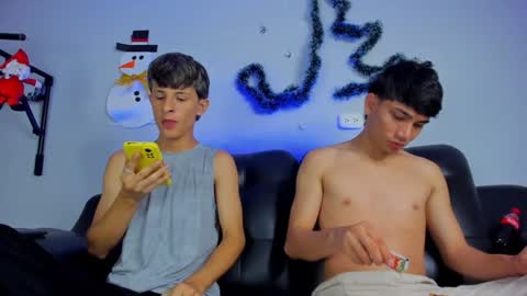 Snapshot of boysweet_boys chatting on December 2024 08:29:01 PM Paul and Max online show from December 2024 08:29:01 PM