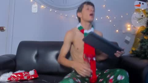 Snapshot of boysweet_boys chatting on December 2024 02:12:01 PM Paul and Max online show from December 2024 02:12:01 PM