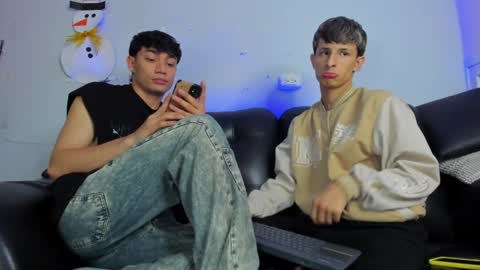 Snapshot of boysweet_boys chatting on December 2024 09:20:01 PM Paul and Max online show from December 2024 09:20:01 PM