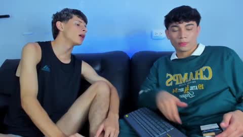 Snapshot of boysweet_boys chatting on January 2025 09:19:01 PM Paul and Max online show from January 2025 09:19:01 PM