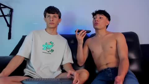 Snapshot of boysweet_boys chatting on February 2025 10:18:02 PM Paul and Max online show from February 2025 10:18:02 PM