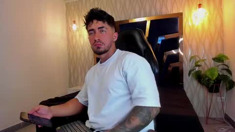 Snapshot of brad_summer chatting on April 2026 11:36:02 PM brad summer online show from April 2026 11:36:02 PM