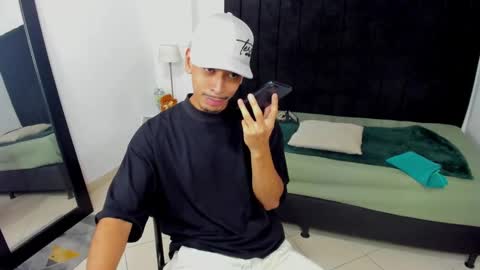 Snapshot of brad_usma chatting on March 2025 04:52:02 AM BRAD USMA online show from March 2025 04:52:02 AM