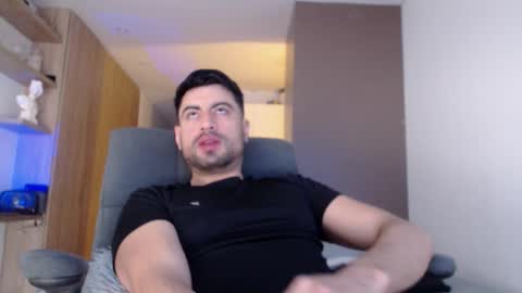 Snapshot of bradley_muscle chatting on October 2025 06:52:01 PM Bradley online show from October 2025 06:52:01 PM