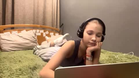 Alice online show from December 2025 04:05:01 PM