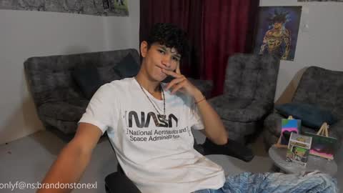 Snapshot of brandonstonexl chatting on December 2024 09:40:01 PM Brandon Stone online show from December 2024 09:40:01 PM