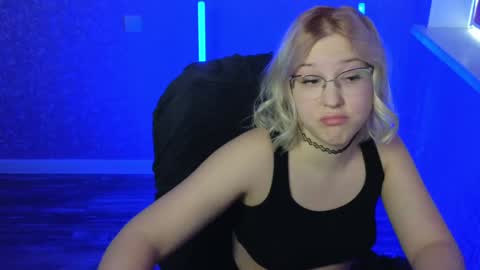 Belle  online show from January 2025 04:49:01 AM