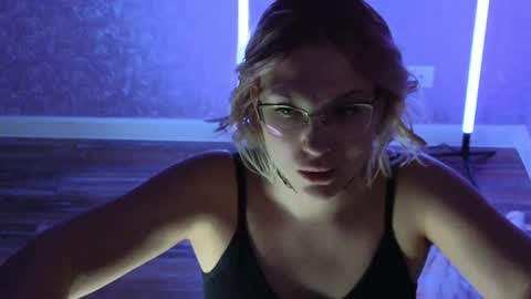 Belle  online show from January 2025 05:21:02 AM