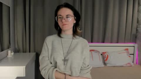 Eva  online show from November 2025 07:10:01 PM