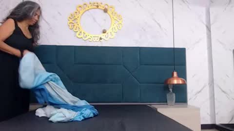 BRENDA VELASQUEZ online show from December 2025 07:41:01 PM