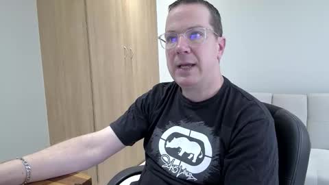 Snapshot of brettdj chatting on November 2025 10:17:01 AM Brett online show from November 2025 10:17:01 AM