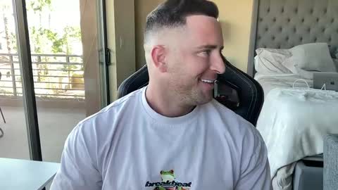 Snapshot of brettmycles chatting on February 2025 11:15:01 PM Brett Mycles online show from February 2025 11:15:01 PM