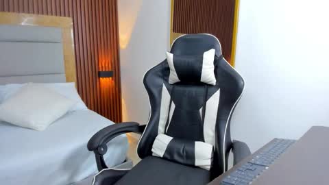 B R I A N A  online show from November 2025 02:45:02 AM