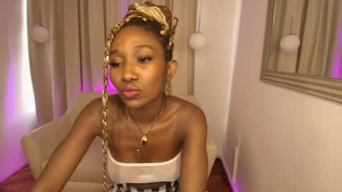 brianna_styles online show from May 2026 12:33:02 PM