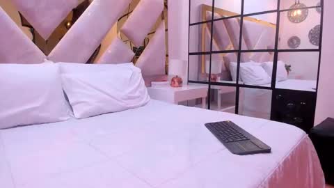 Brianna  online show from November 2025 12:38:01 PM