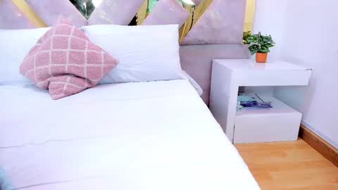 Brianna  online show from November 2025 12:52:01 PM