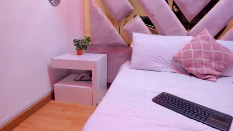 Brianna  online show from November 2025 09:08:01 PM