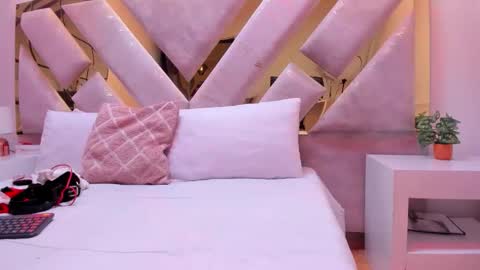 Brianna  online show from December 2025 12:54:01 PM