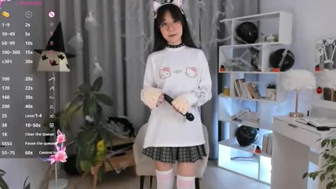 Snapshot of bridgetbottrell chatting on October 2025 01:17:01 AM Hanna online show from October 2025 01:17:01 AM