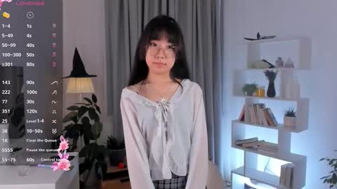 Snapshot of bridgetbottrell chatting on November 2025 01:07:02 AM Hanna online show from November 2025 01:07:02 AM