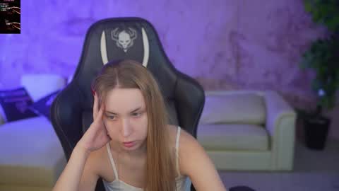 Snapshot of bright_diamonds_054 chatting on October 2025 11:16:01 PM Diamonds Girls online show from October 2025 11:16:01 PM