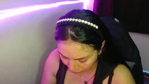 scarleth    follow mee 3 kis online show from March 2025 01:31:02 AM