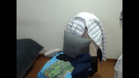 scarleth    follow mee 3 kis online show from September 2025 12:49:01 AM