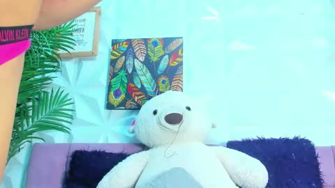 Snapshot of briyit_doll chatting on September 2025 04:25:01 AM BRIYIT online show from September 2025 04:25:01 AM