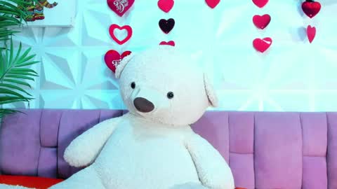 Snapshot of briyit_doll chatting on March 2026 03:28:01 AM BRIYIT online show from March 2026 03:28:01 AM