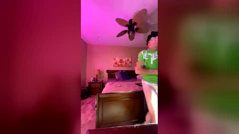 Snapshot of brodienewport chatting on February 2026 02:42:01 AM brodienewport online show from February 2026 02:42:01 AM