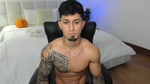 brody_dallas1 online show from October 2025 10:53:02 PM