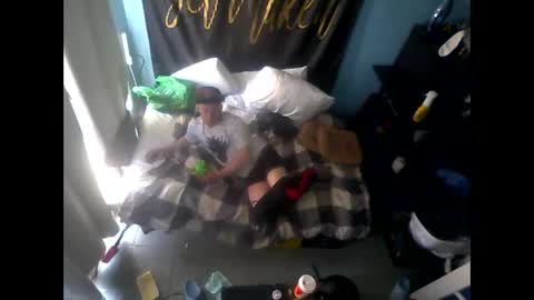 brokenboii23 online show from April 2026 07:23:01 PM