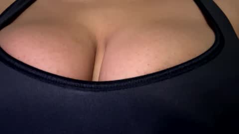 Snapshot of brownsugar0910 chatting on March 2025 01:39:01 PM EtherealLilac online show from March 2025 01:39:01 PM