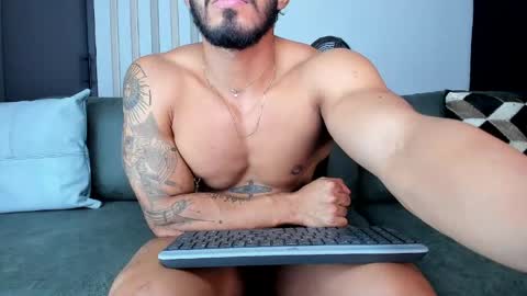 Snapshot of bruce_roldan chatting on May 2026 05:15:01 AM bruce roldan online show from May 2026 05:15:01 AM