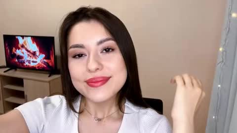 Lina online show from October 2025 01:34:01 PM