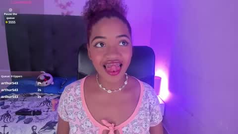 Lady  online show from February 2025 06:44:01 PM