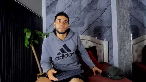 Bry Dalton online show from November 2025 04:33:02 AM