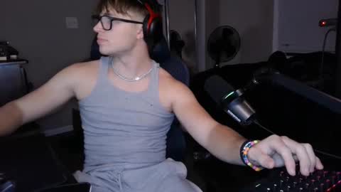 BubblebuttBdn online show from October 2025 08:01:01 AM