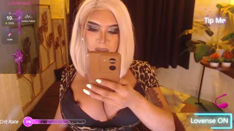 Snapshot of buena_fortuna chatting on January 2025 03:43:01 PM Lucienne online show from January 2025 03:43:01 PM