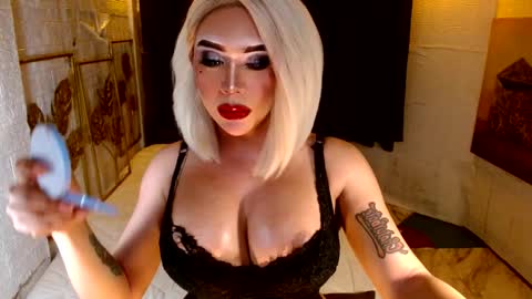 Snapshot of buena_fortuna chatting on September 2025 11:43:01 PM Lucienne online show from September 2025 11:43:01 PM