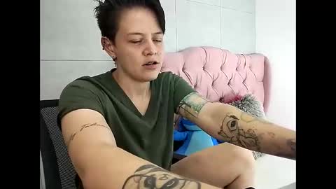 Snapshot of bug2025 chatting on October 2025 02:24:01 AM bug2025 online show from October 2025 02:24:01 AM