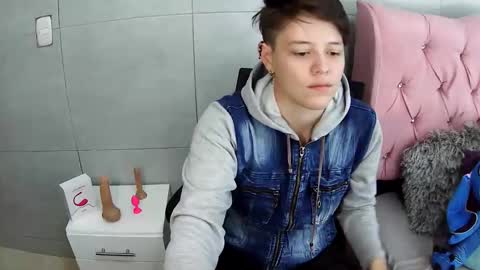 Snapshot of bug2025 chatting on November 2025 04:18:02 PM bug2025 online show from November 2025 04:18:02 PM