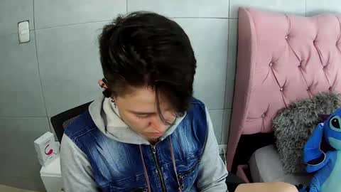 Snapshot of bug2025 chatting on November 2025 04:23:02 AM bug2025 online show from November 2025 04:23:02 AM