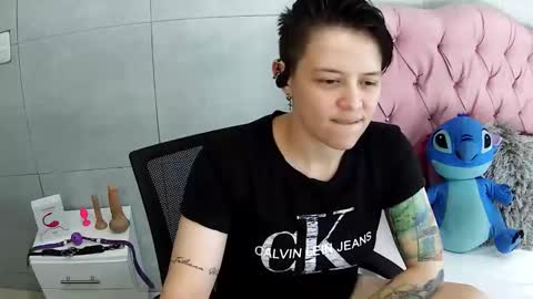 Snapshot of bug2025 chatting on December 2025 02:19:01 AM bug2025 online show from December 2025 02:19:01 AM