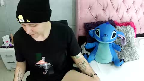 Snapshot of bug2025 chatting on December 2025 01:22:02 AM bug2025 online show from December 2025 01:22:02 AM