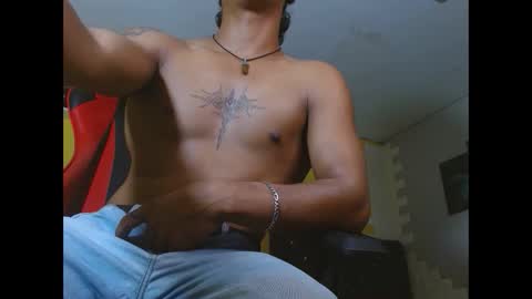 Snapshot of bull_cam chatting on October 2025 03:00:01 PM bull_cam online show from October 2025 03:00:01 PM