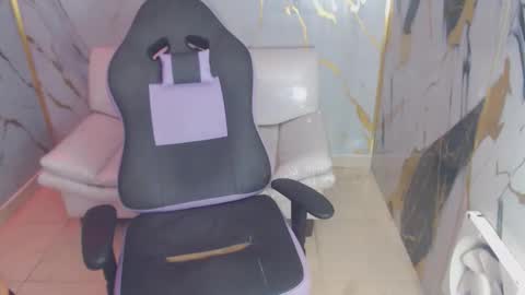 Snapshot of bull_cam chatting on October 2025 05:15:02 PM bull_cam online show from October 2025 05:15:02 PM