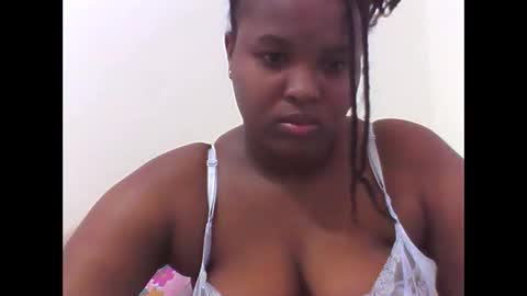 bumble_yummy online show from October 2025 12:38:02 PM
