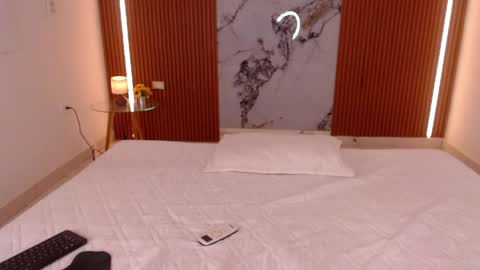 Rossi Hill online show from April 2026 12:24:01 PM